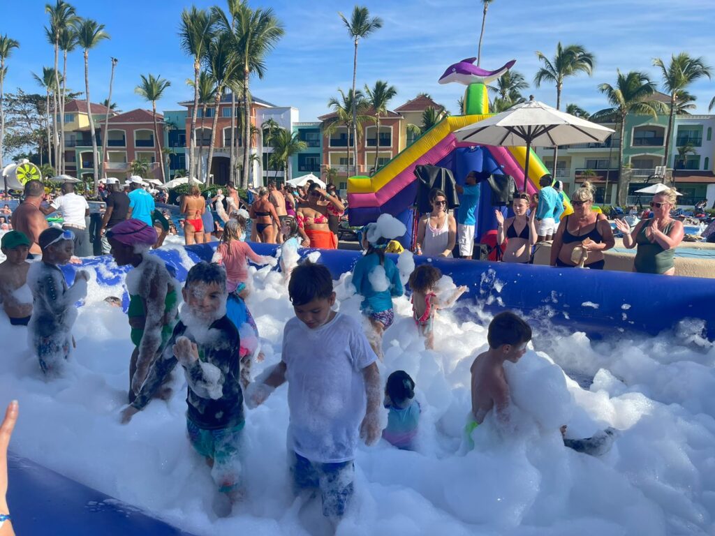 CANCHA INFLABLE TYPO PISCINA 0,65 CM DE ALTURA / 8 M X 6 METROS